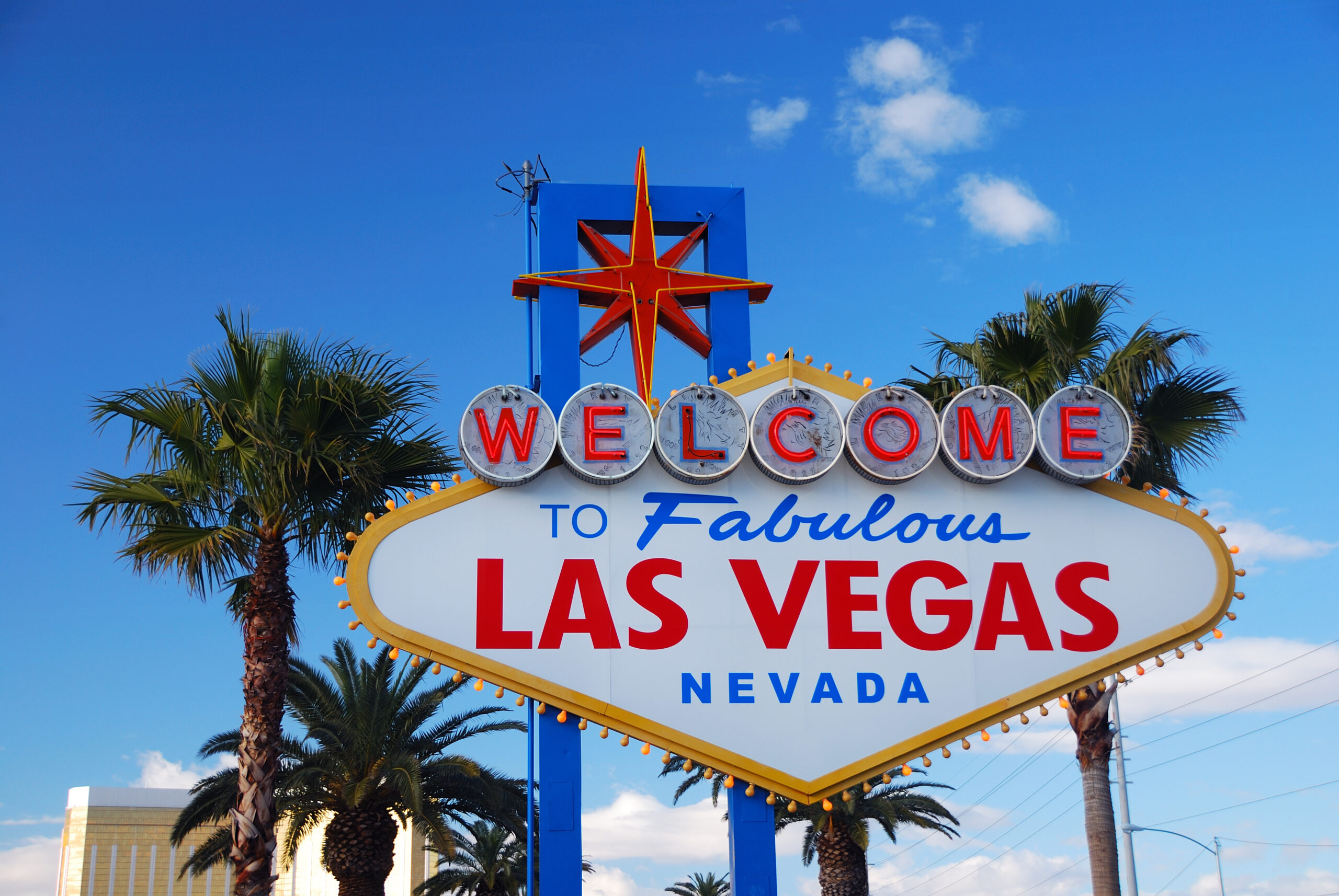 Las Vegas Uncovered: A Traveler’s Guide to Sin City’s Hidden Gems and Glittering Attractions