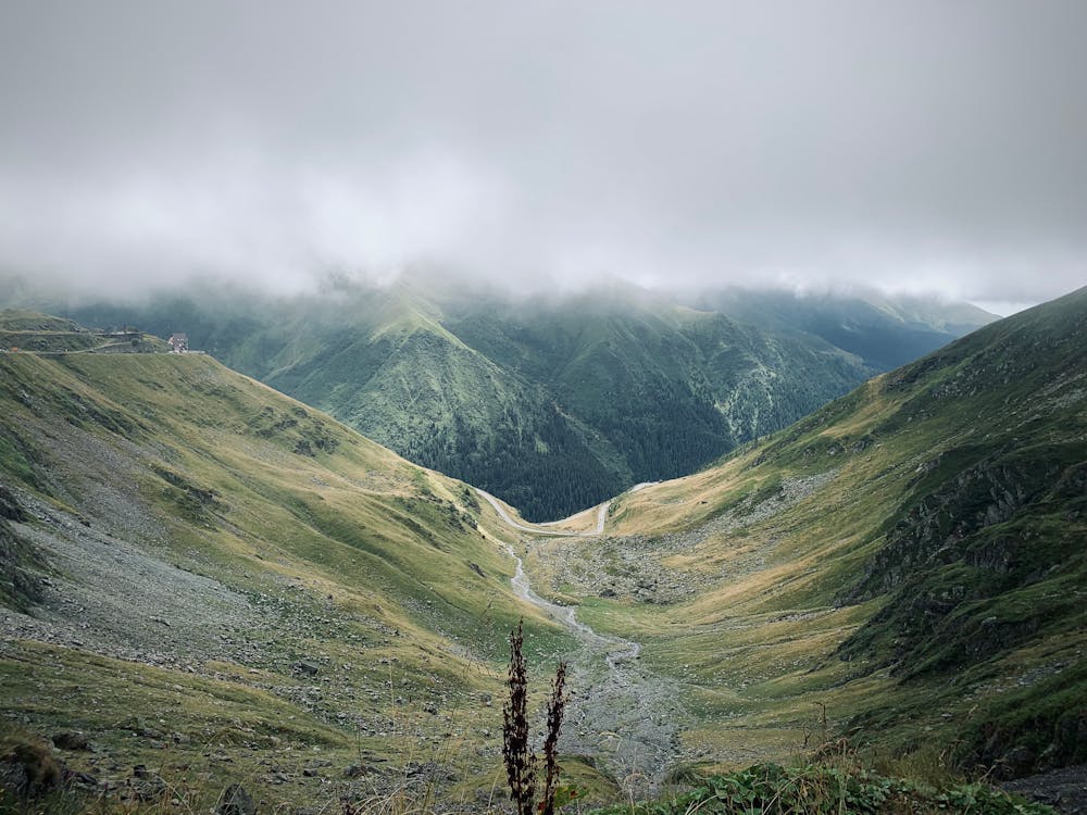 free-photo-of-mountain-in-the-cloud