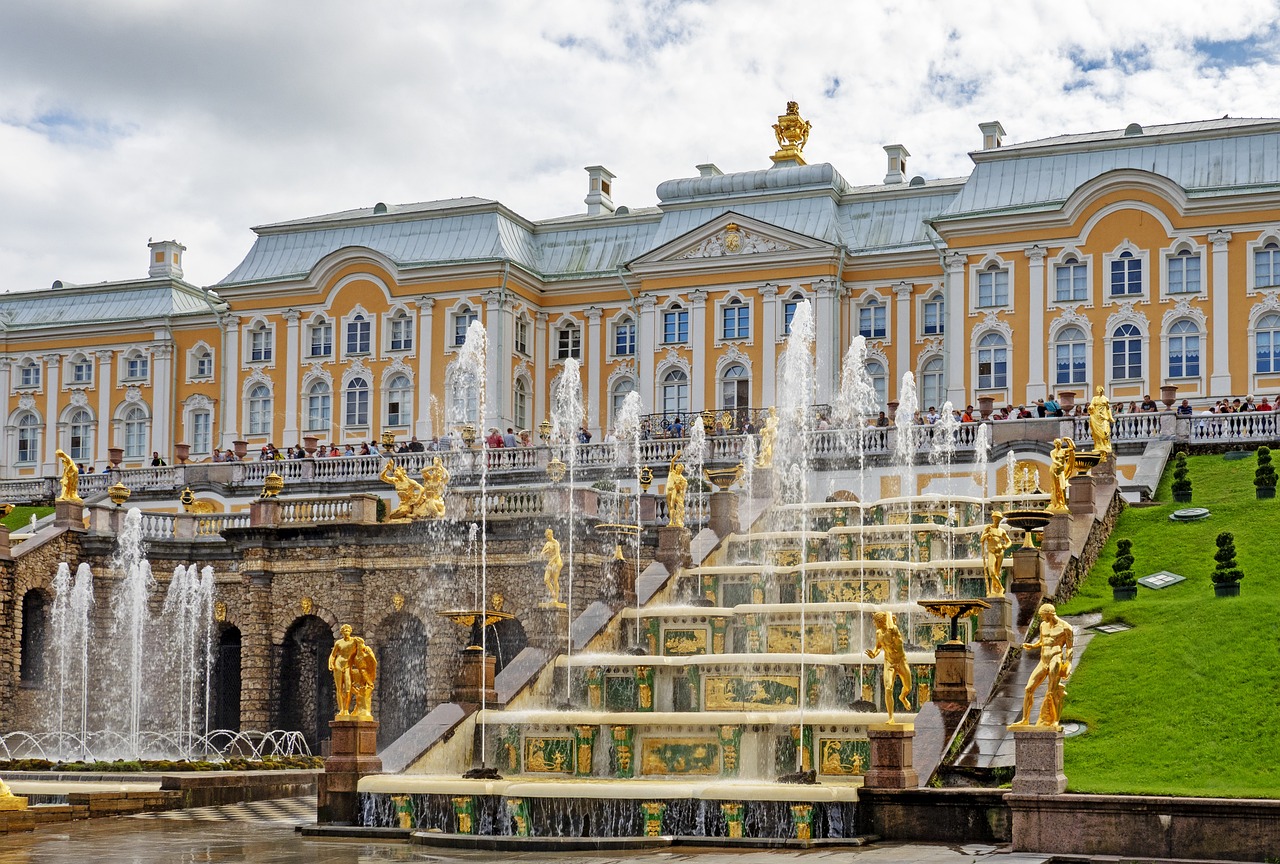 The fountains at Peterhof Palace in action