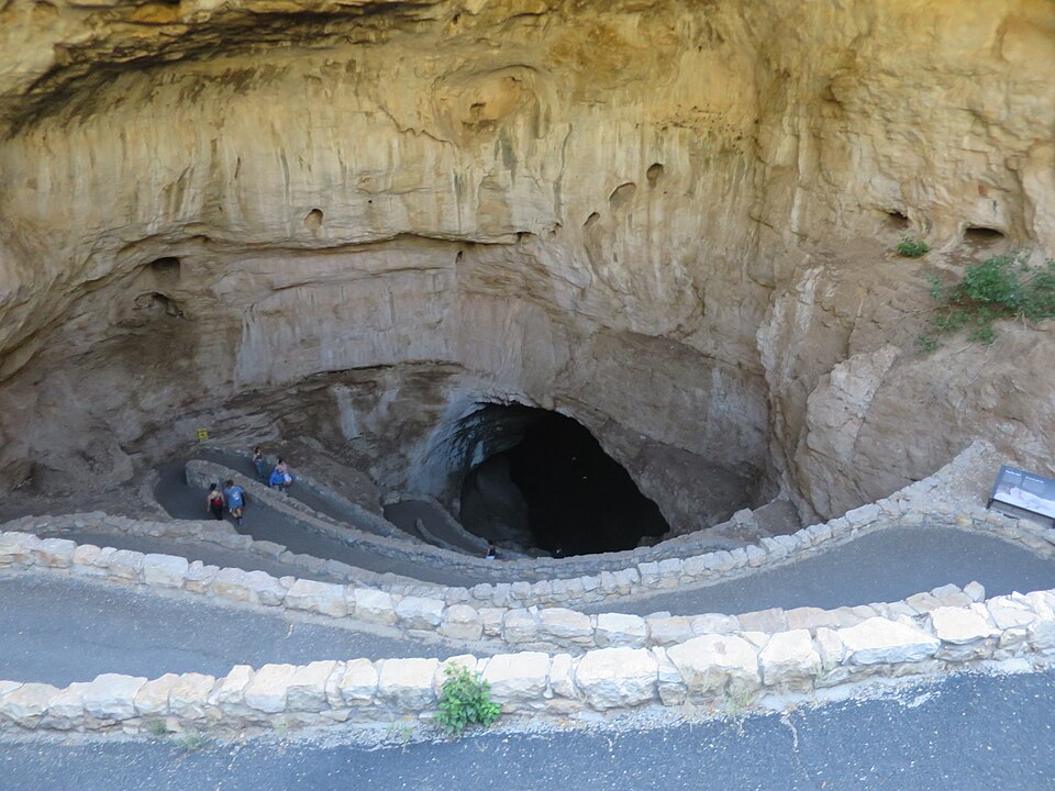 Carlsbad_Caverns_Entrance