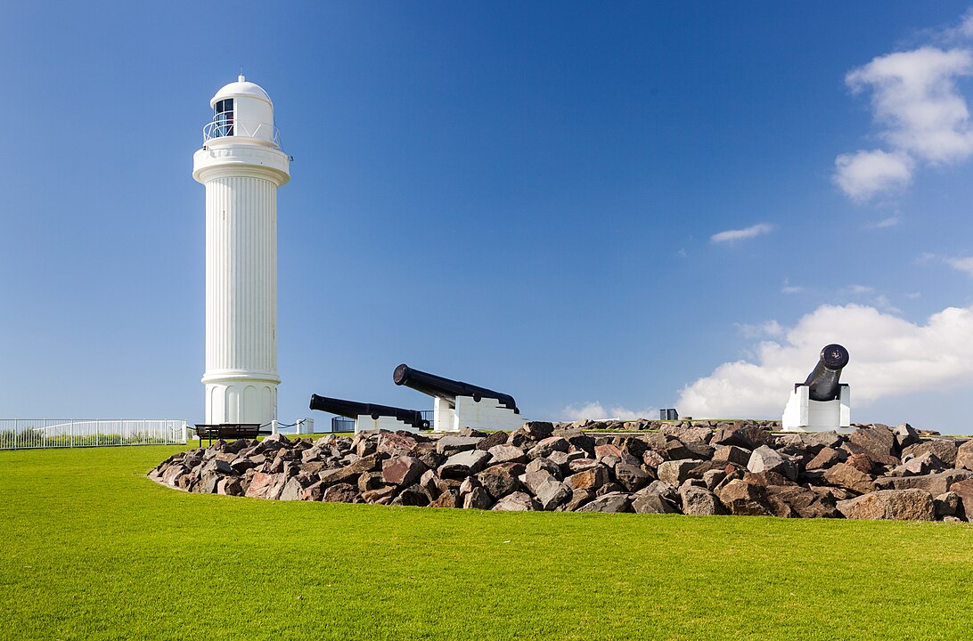 Wollongong_Harbour_Flagstaff_Lighthouse