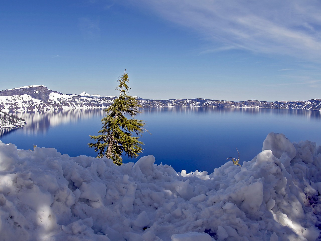 crater-lake-snow