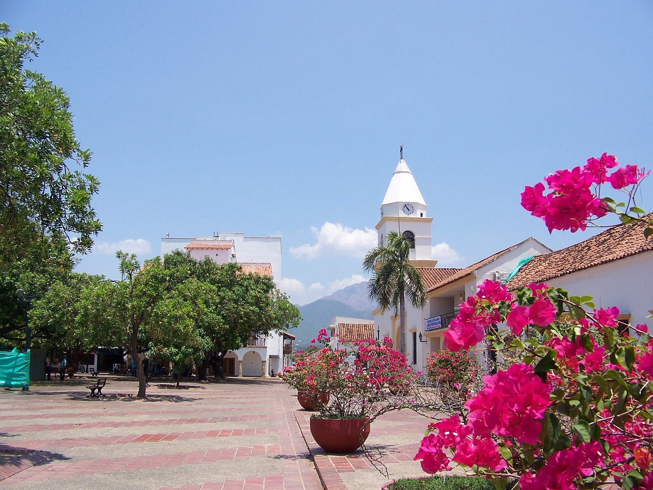 plaza-allfonso-lopez plaza-allfonso-lopez