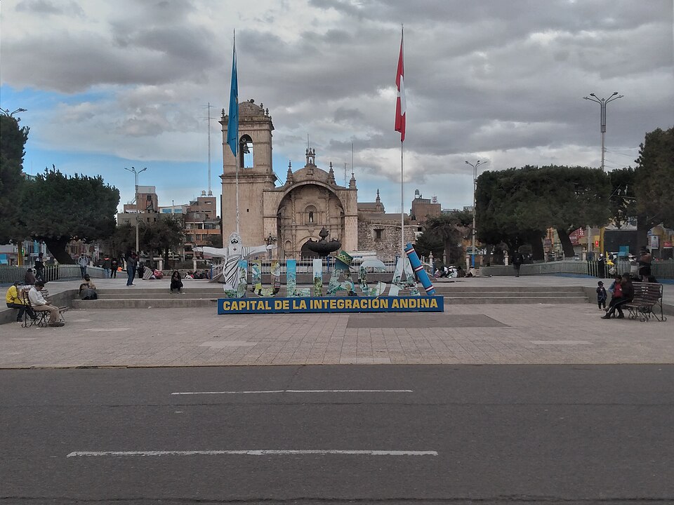 Plaza_de_armas_Juliaca Plaza_de_armas_Juliaca