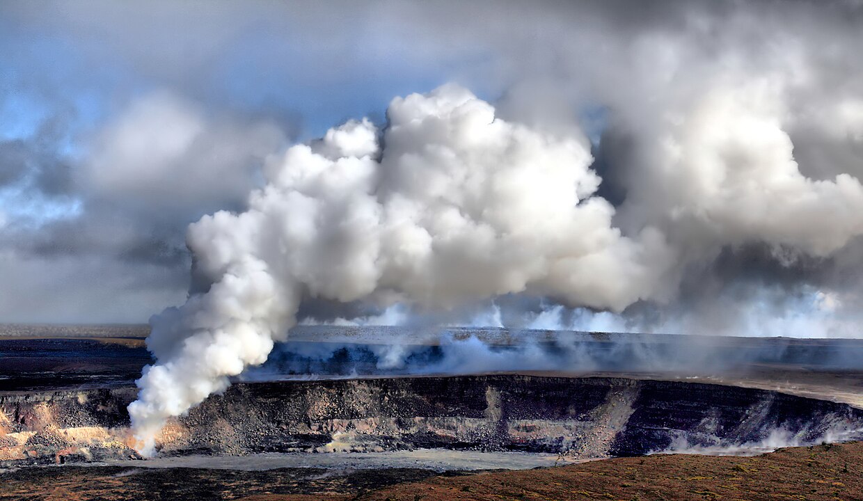 Sulfur_dioxide_emissions_from_the_Halemaumau_vent Sulfur_dioxide_emissions_from_the_Halemaumau_vent
