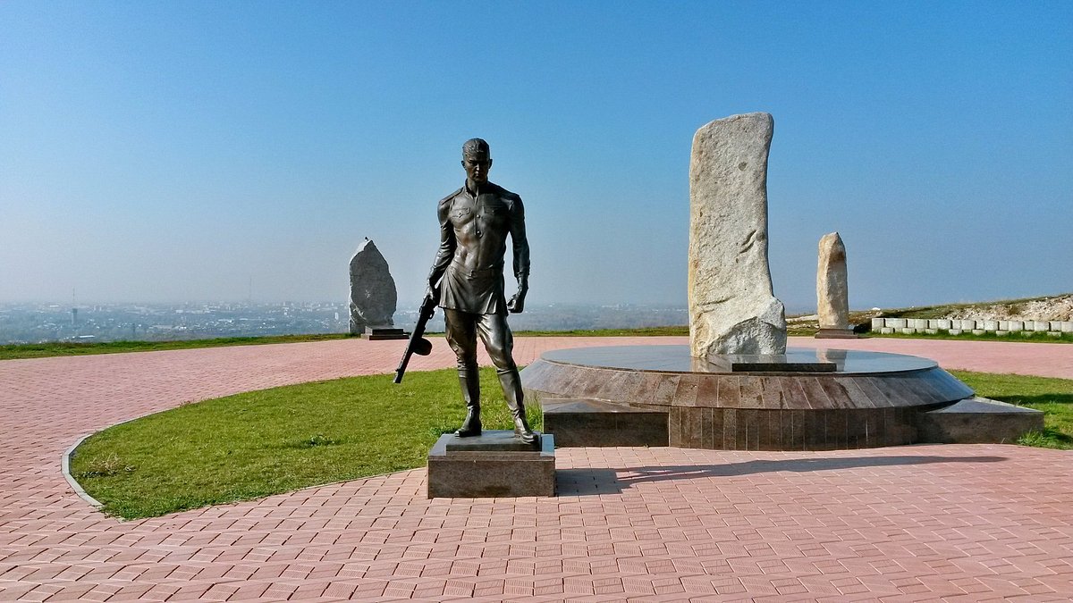 Abakan_statue