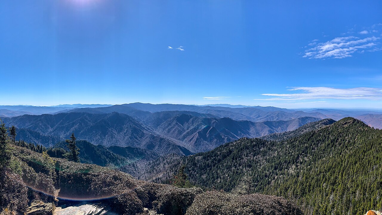 Cliff_Tops_on_Mount_LeConte,_GSMNP,_TN