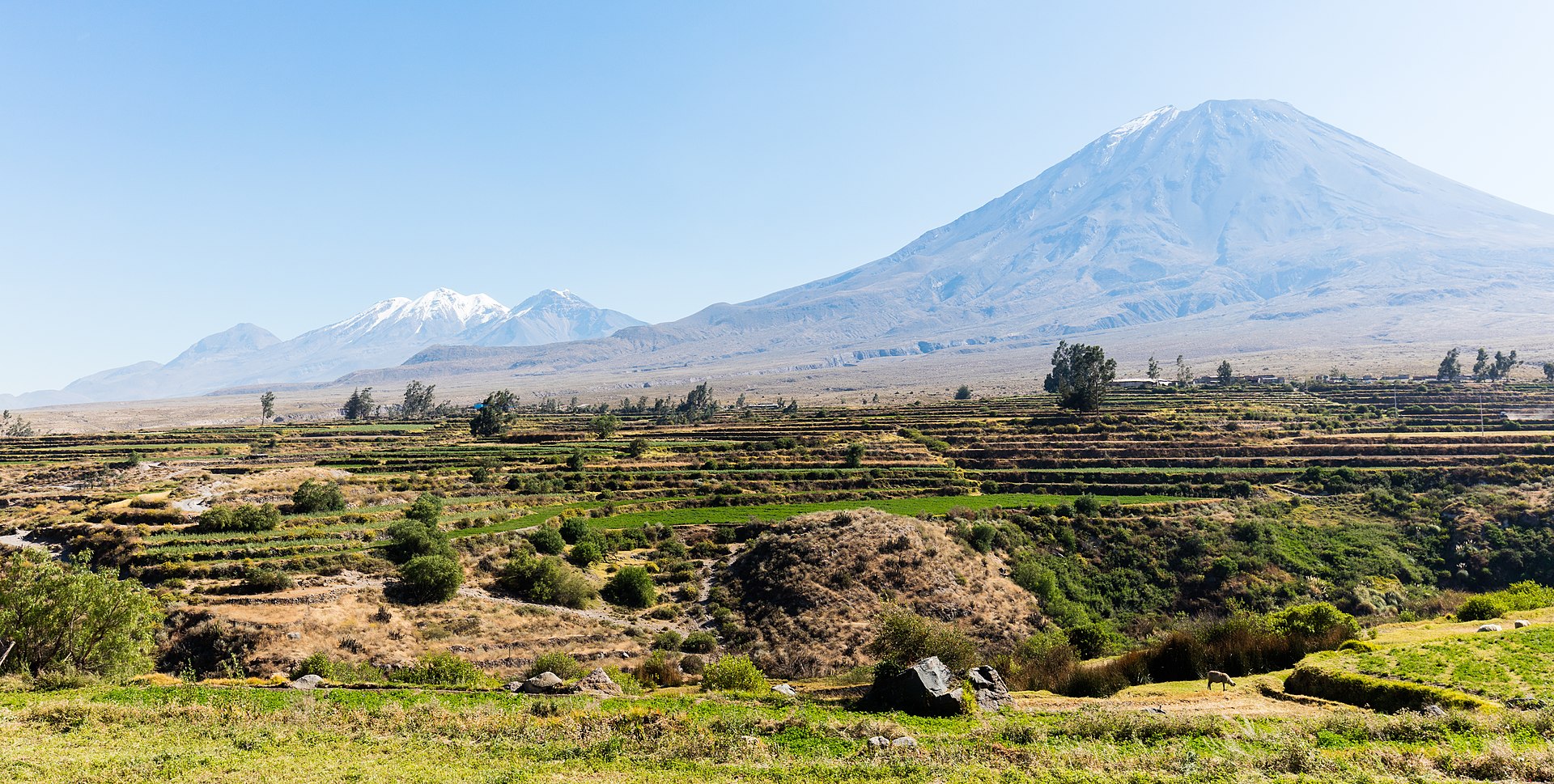 Volcán_Misti_desde_Arequipa Volcán_Misti_desde_Arequipa
